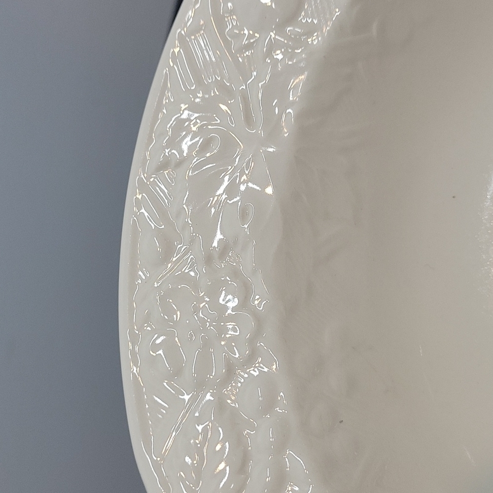MIKASA English Countryside White 10" Round Vegetable Bowl - Picture 4 of 9